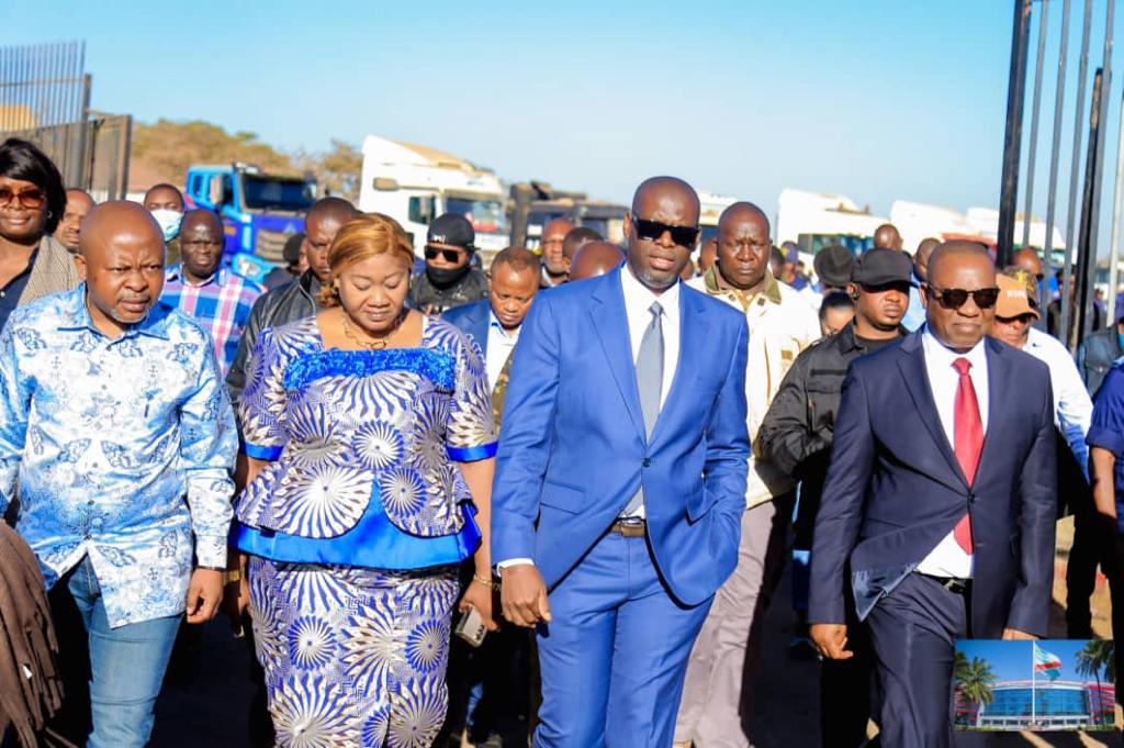Visite surprise du Gouverneur à la douane de Kasumbalesa