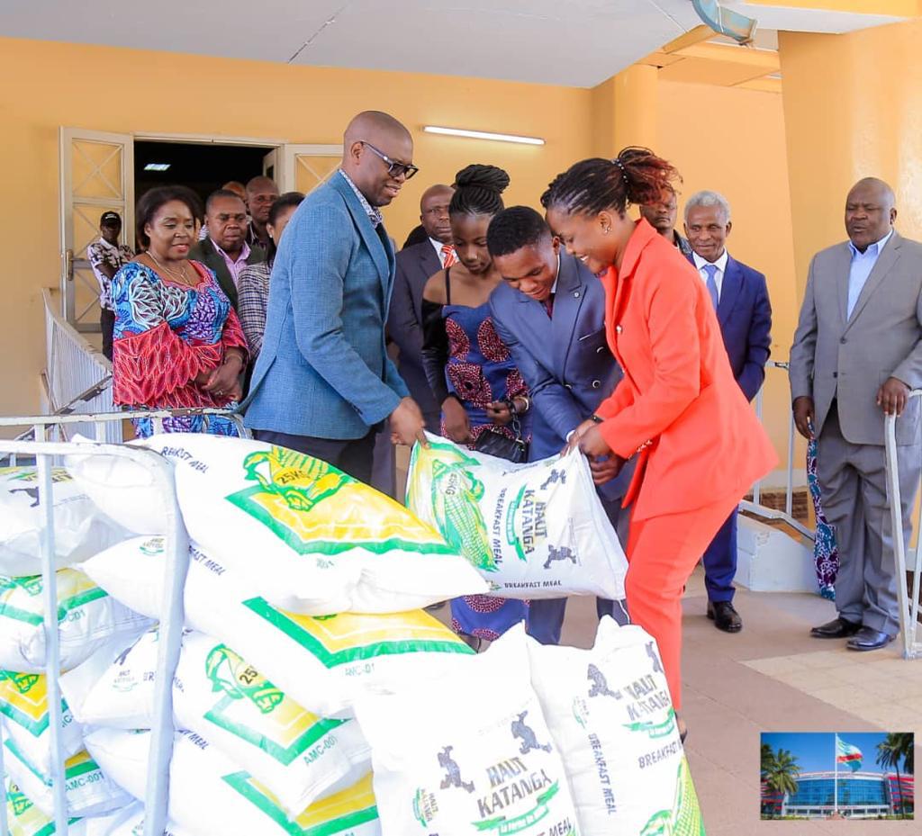 Distribution gratuite des sacs de farine de maïs made in Haut-Katanga aux étudiants internes de l’UNILU