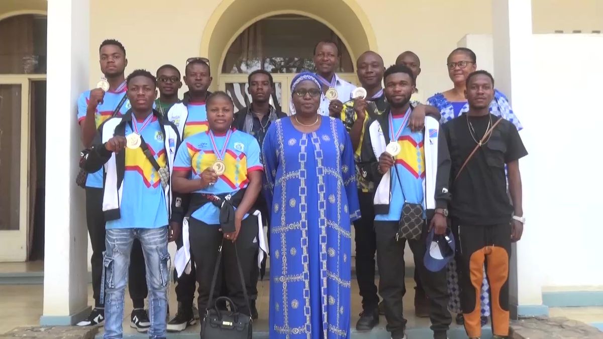 Culture et Arts : les athlètes du Haut-Katanga aux 9ème jeux de la Francophonie ont présenté leurs médailles à la Commissaire Provinciale Immaculée Bagabe