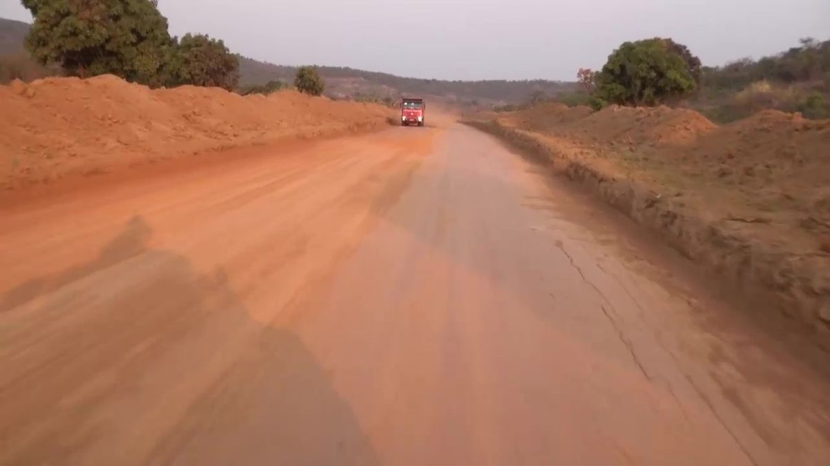 Le Gouverneur Jacques Kyabula Katwe inspecte la route de contournement dans la ville de Likasi