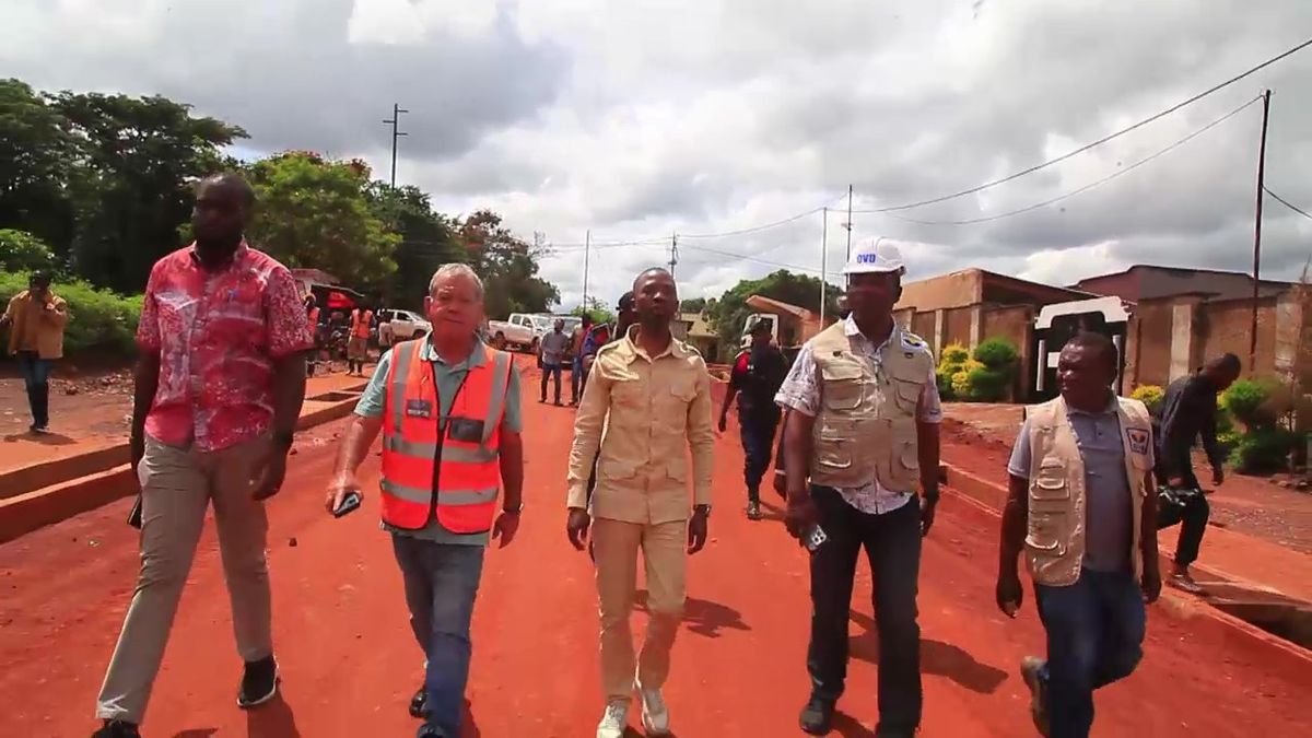 Jean -Paul Kweta Mumba en visite des chantiers routiers dans la ville montagneuse