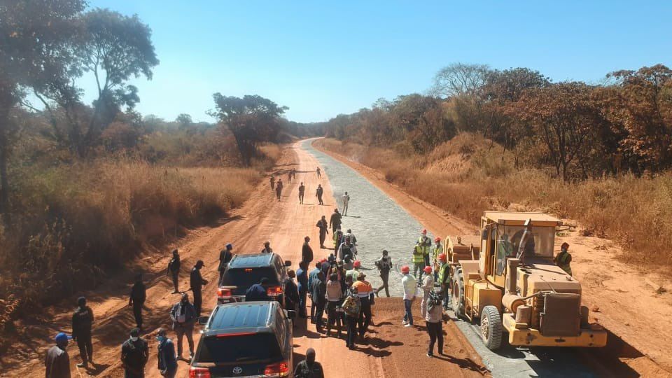 Le Gouverneur Jacques Kyabula Katwe inspecte la route Kasumbalesa-Mokambo en voie d’asphaltage