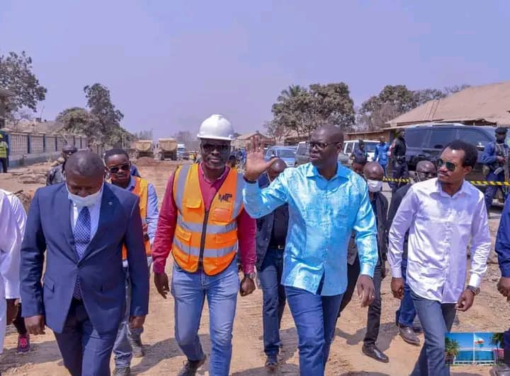 Le gouverneur visite les chantiers a Likasi avant le retour de la pluie