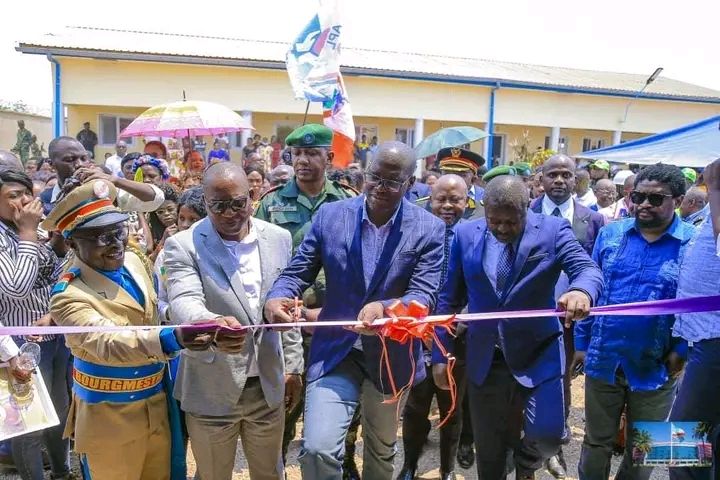 (Untitled)Le gouverneur de province inaugure une école primaire dans le camp militaire de buluo à likasi