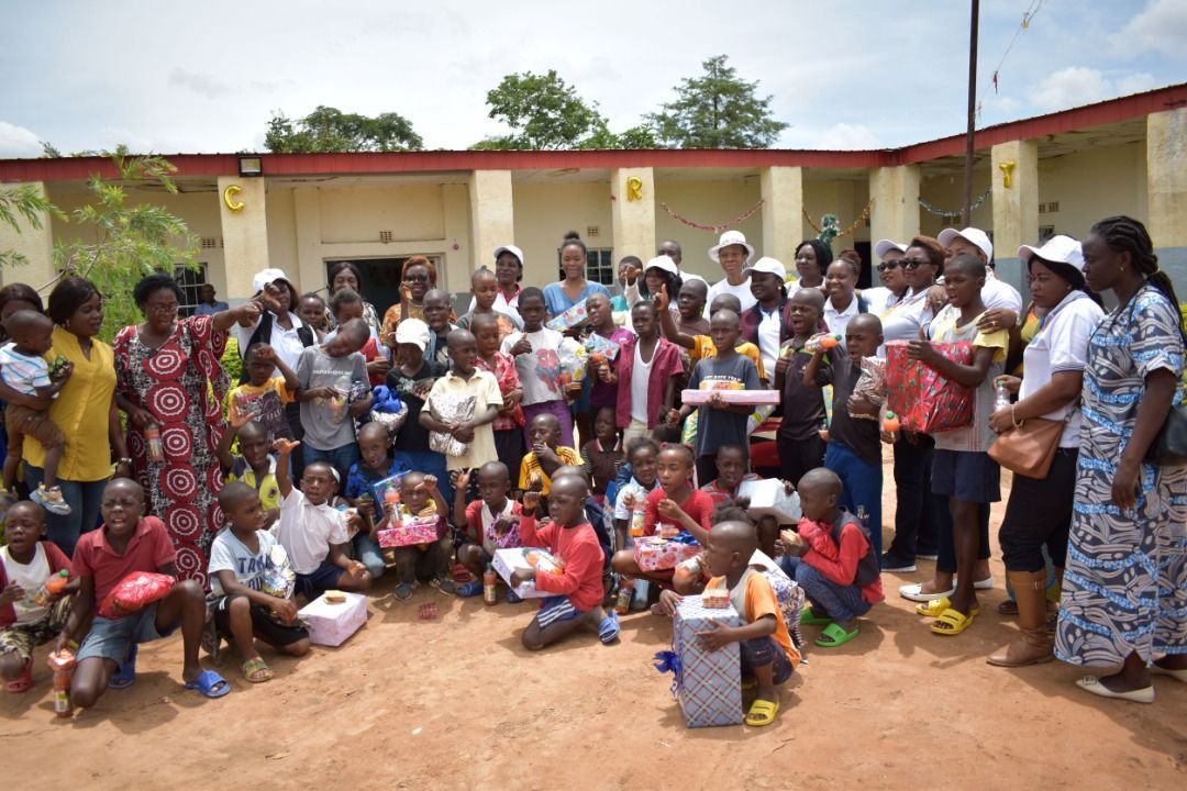 La DYFFAP pose un acte de générosité aux enfants de l’orphelinat Saint Michel