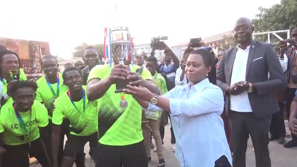 Sports et Loisirs : Pauline Igwabi remet des trophées à Yucotra et Mazembe, sacrés Champions de la ligue provinciale de Hand Ball du Haut-Katanga