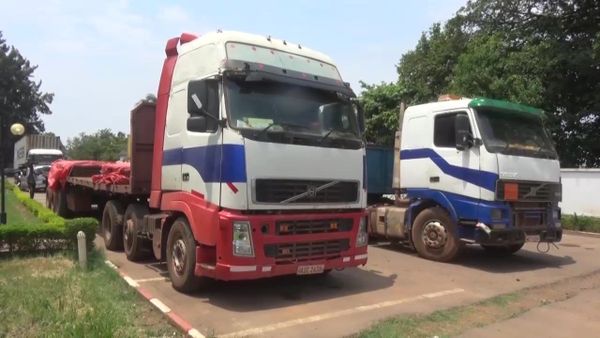 Deux trucks des Cathodes de Cuivre présentés au Vice-gouverneur de Province par la PNC