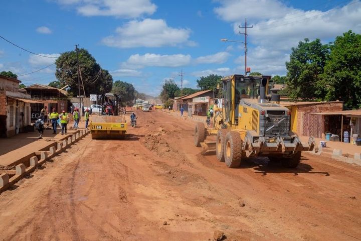 Voiries urbaines dans le HAUT-KATANGA: Debut des travaux Herculéens