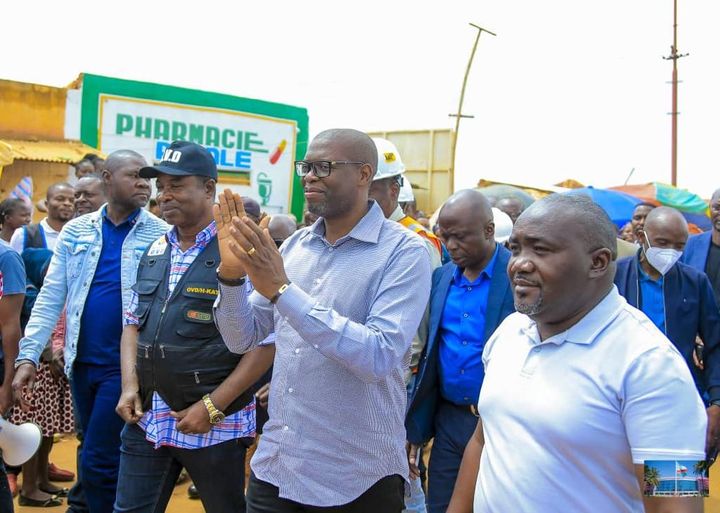 Le Gouverneur Jacques Kyabula visite les routes Kilobelobe et Kamasaka en pleine construction dans la périphérie de Lubumbashi