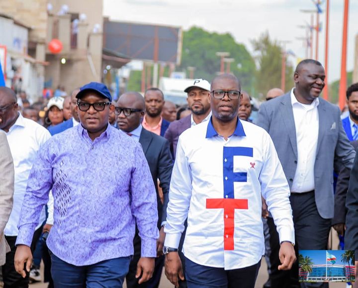 Le Premier Ministre Sama Lukonde Kyenge accueilli à Lubumbashi par le Gouverneur Jacques Kyabula pour lancer l’opération d’identification et enrôlement des électeurs