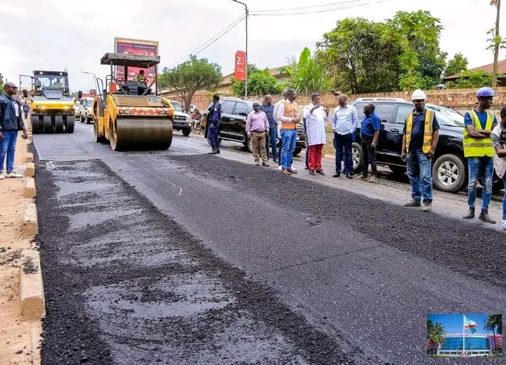 Visite des chantiers de la voirie urbaine de Lubumbashi par le  Gouverneur de Province