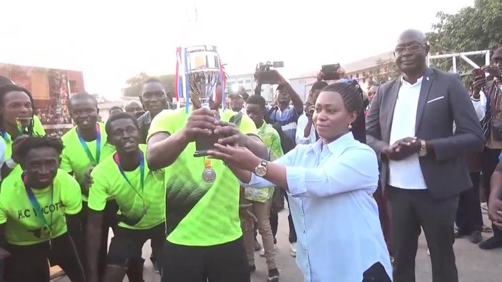 Sports et Loisirs : Pauline Igwabi remet des trophées à Yucotra et Mazembe, sacrés Champions de la ligue provinciale de Hand Ball du Haut-Katanga