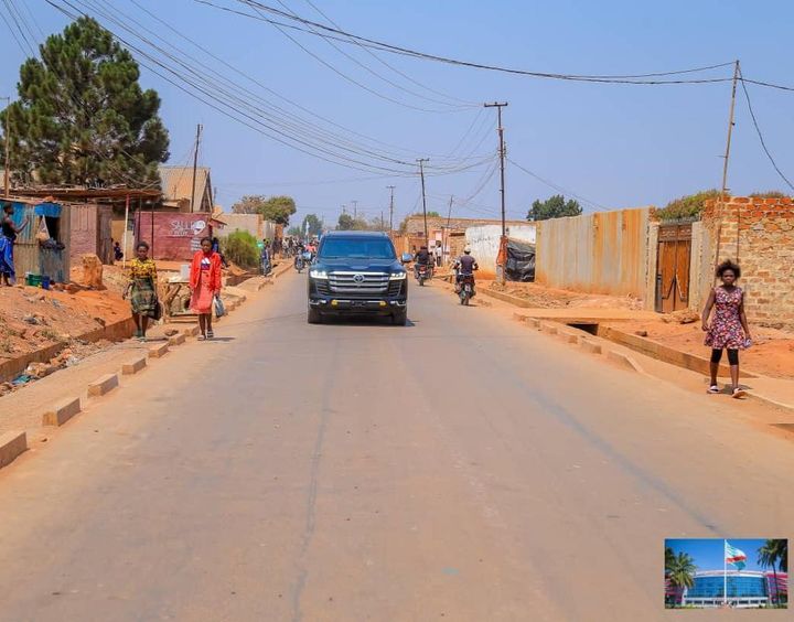 Les travaux de construction de la Voirie Urbaine de Kasumbalesa inspectés par le Gouverneur de Province