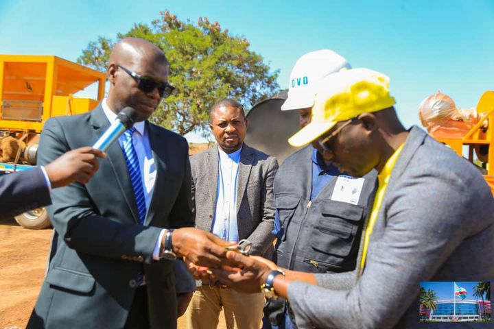 Haut-Katanga : Dotation d'une usine mobile de production d'asphalte à l’Office des Routes et l’Office des Voiries et Drainages