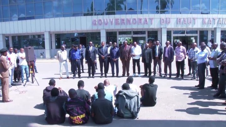 Des criminels spécialisés dans les vols des câbles caténaires de la SNCC présentés au Vice-Gouverneur de Province