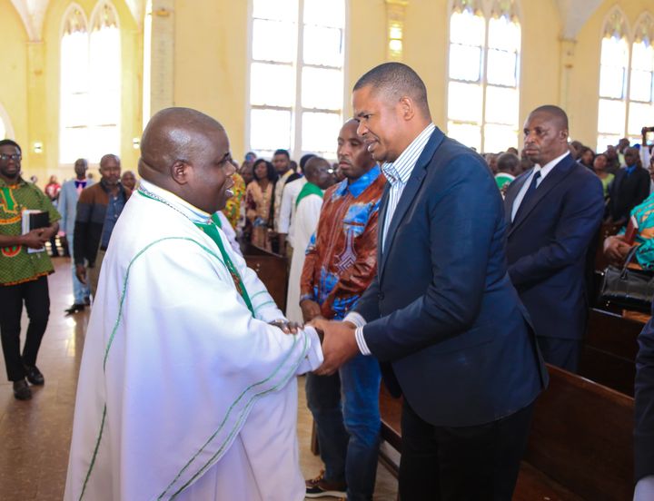 Commémoration du GENOCOST dans le Haut-Katanga, Martin Kazembe Shula prend part à la messe