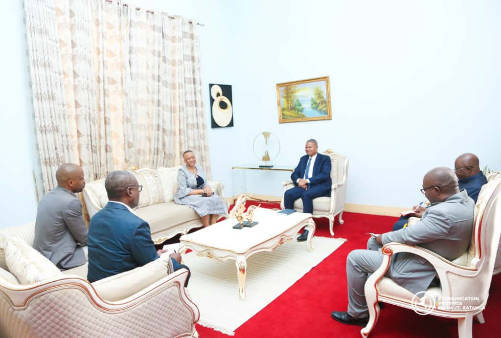 Ballet diplomatique  au Gouvernorat de province