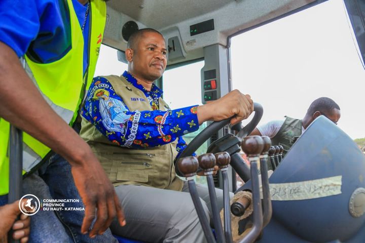 Le Gouverneur ai lance les travaux de réfection de l’avenue Maembe au Quartier Don Bosco dans la Commune Annexe